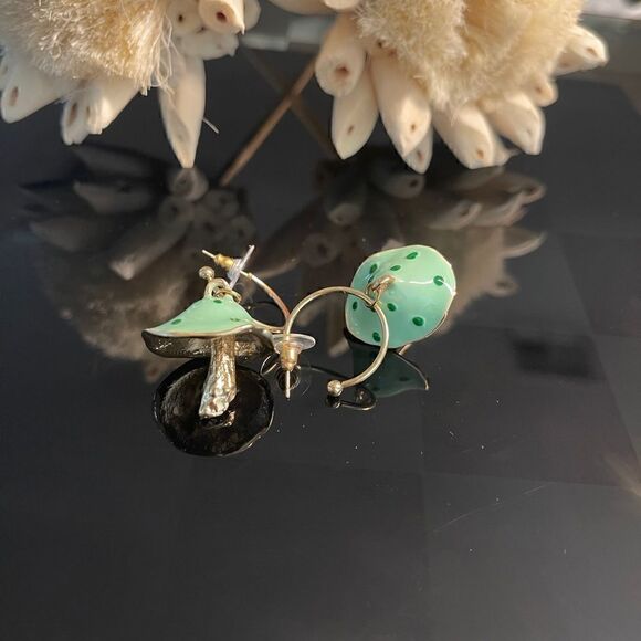 Gold tone green enamel mushroom earrings - Picture 4 of 4